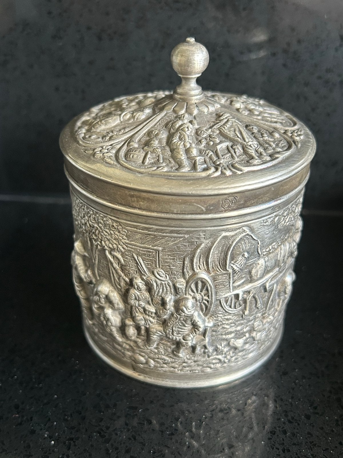 Antieke verzilverde thee doos reliëfdecoratie Douwe Egberts, Ophalen of Verzenden