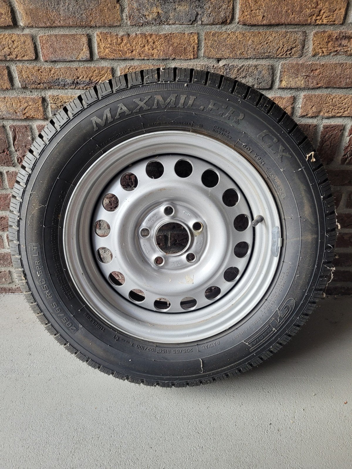 Maxmiller CX 205/65 R15C band op stalen velg, Caravans en Kamperen, Caravan accessoires, Ophalen, Zo goed als nieuw