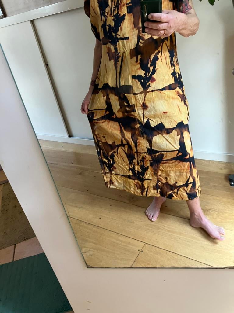 Lange jurk in nieuwstaat licht glans mt 44, Kleding | Dames, Jumpsuits, Ophalen of Verzenden, Zo goed als nieuw, Maat 42/44 (L)