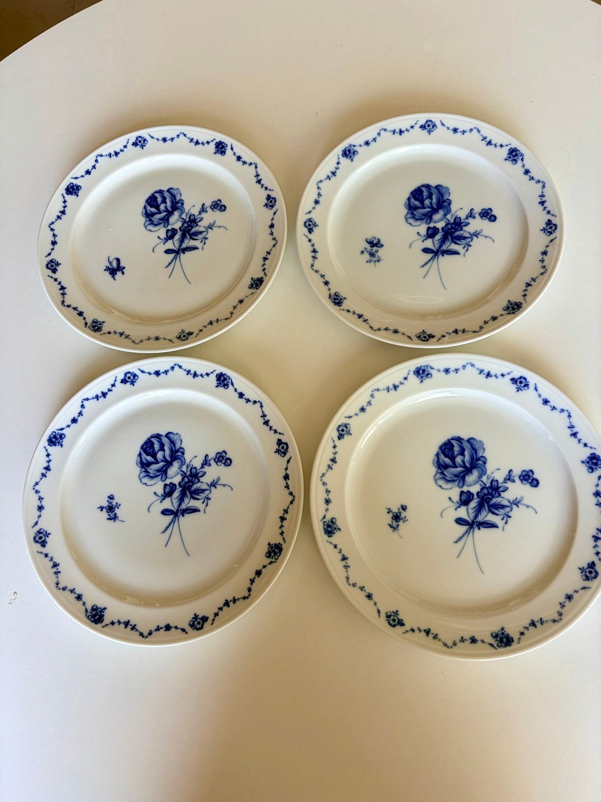 4 Lottine borden met blauw bloemmotief, Ophalen of Verzenden