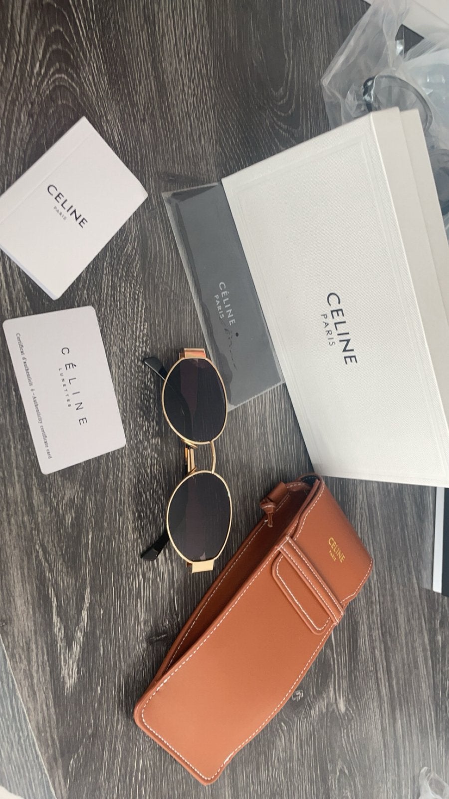 Celine zonnebril dames, Ophalen of Verzenden, Zo goed als nieuw, Zwart, Handen en Nagels