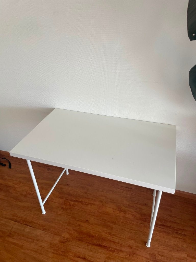 White Desk, Ophalen, Hout, Zo goed als nieuw, IKEA