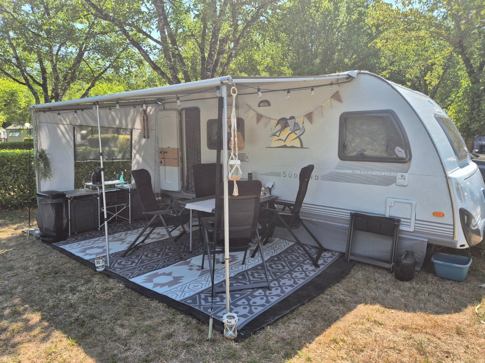 Knaus Südwind 500 FSK met Mover, Dakairco & Thule zakluifel, Rondzit, Frans bed, 7 tot 8 meter, Particulier