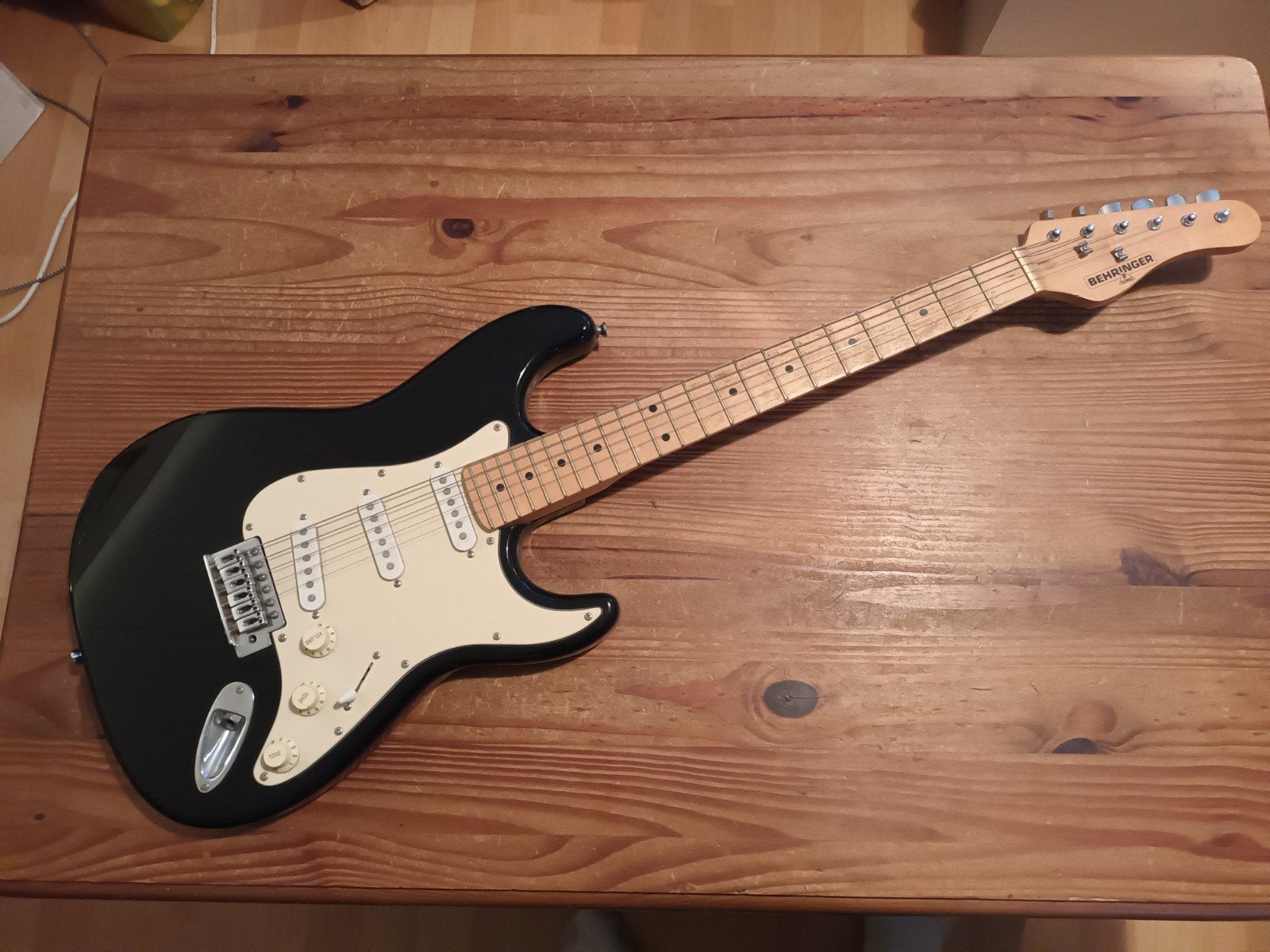 Behringer elektrische gitaar - Zwart, zo goed als nieuw, Ophalen of Verzenden, Zo goed als nieuw, Solid body, Overige merken