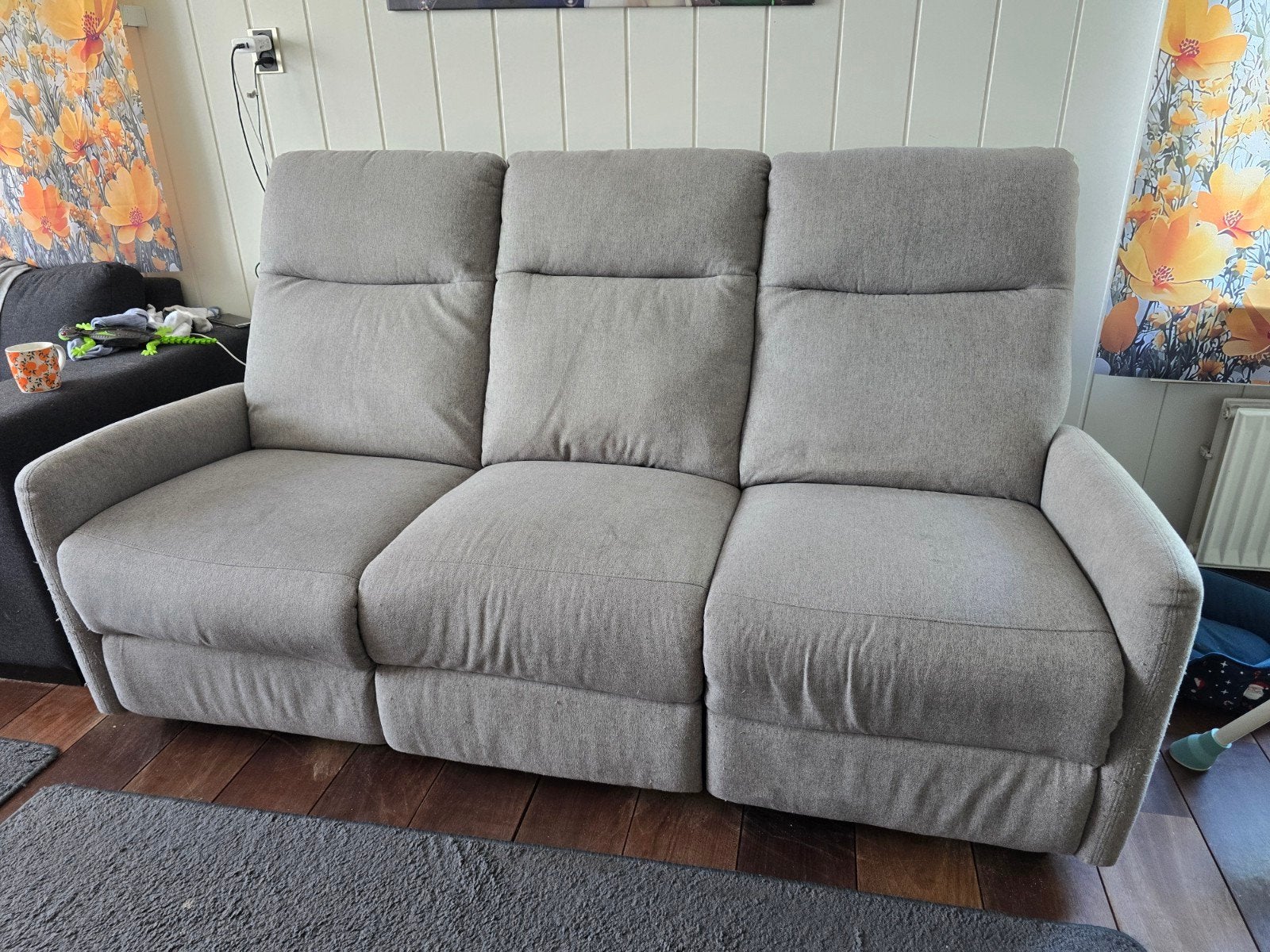 Comfortabele 3-zitsbank met relaxfunctie electrish, Huis en Inrichting, Banken | Bankstellen, Modern, Comfortabel, Gebruikt, Driepersoons