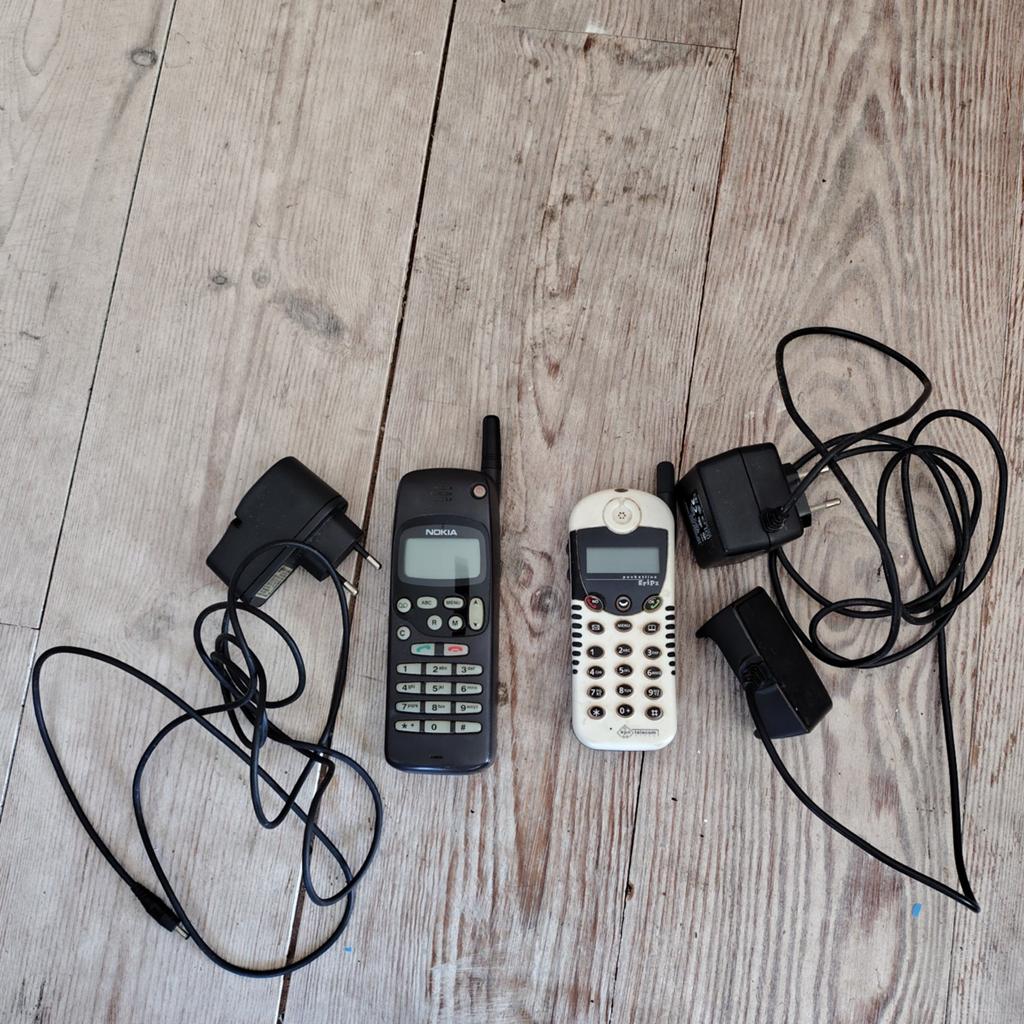 Oude Nokia en Motorola telefoons met opladers, Ophalen, Gebruikt, Geen camera, Klassiek of Candybar