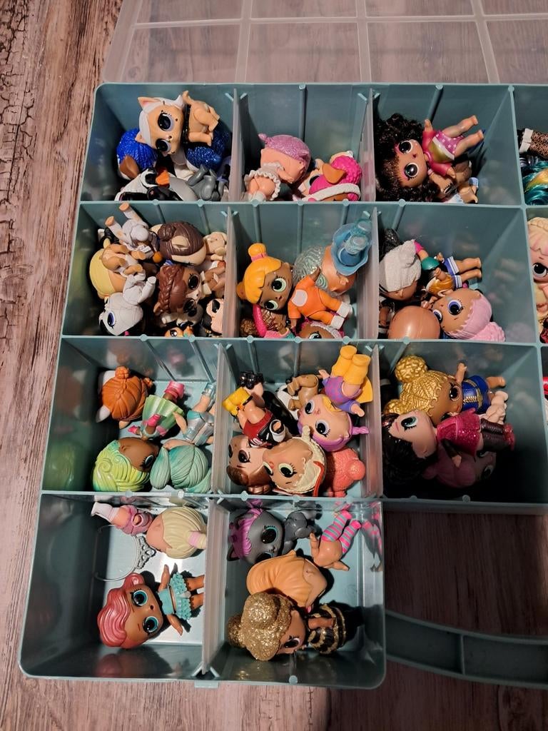 A huge batch of L.O.L. surprise dolls and accessories, Ophalen of Verzenden, Zo goed als nieuw