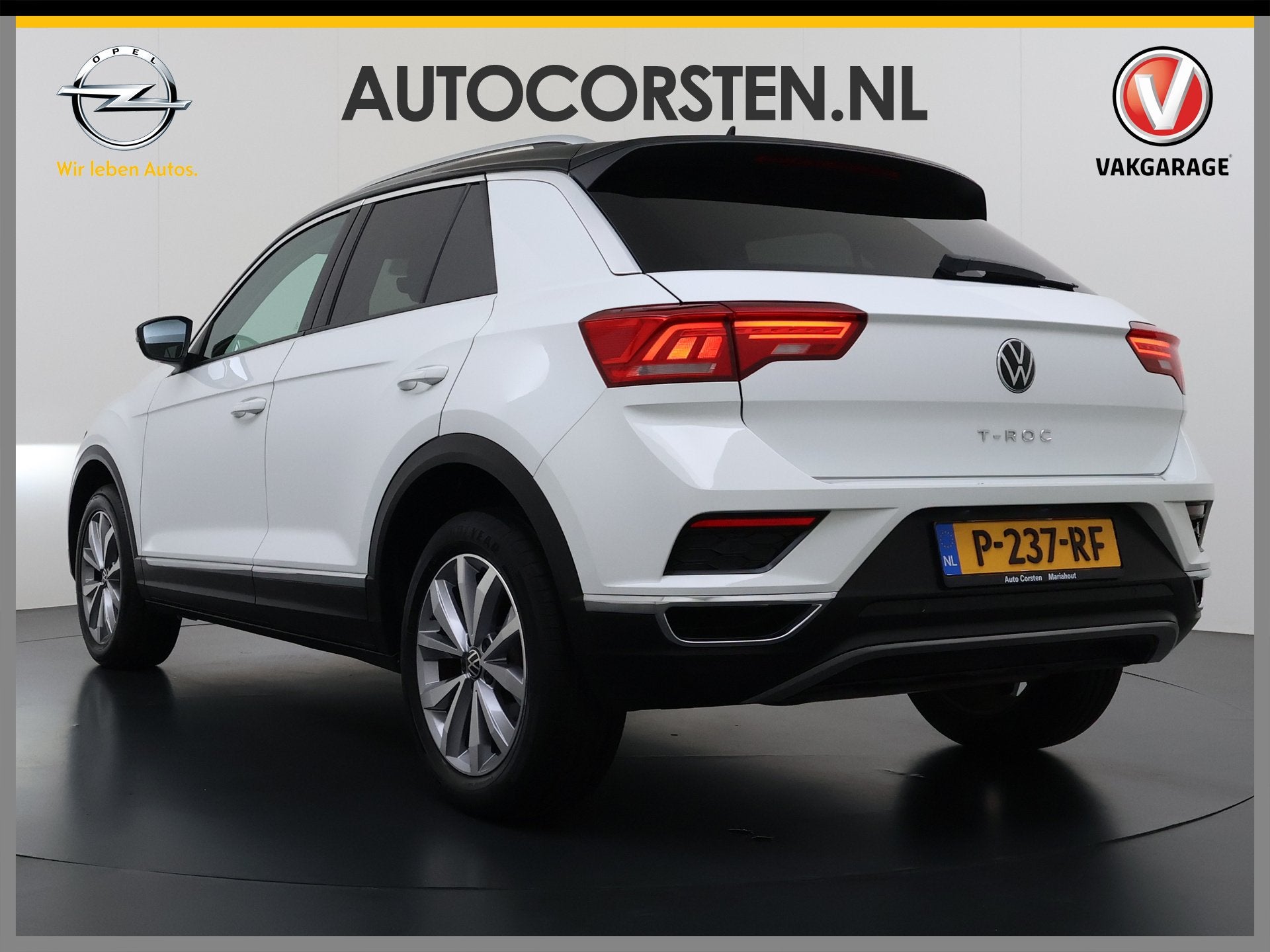 Volkswagen T-Roc 1.5TSI 150PK Sport Adap.Cruise Two Tone lak, Voorwielaandrijving, Dealer onderhouden, Stof, Gebruikt
