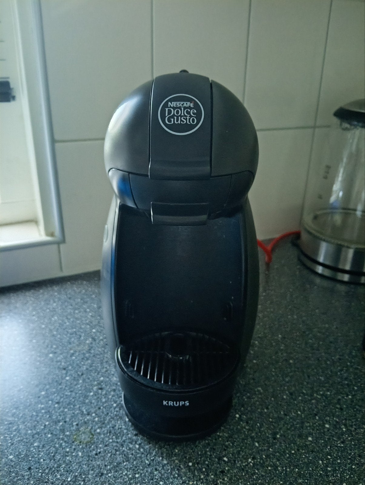 Dolce Gusto Piccolo met cups, Gebruikt, Koffiemachine, Ophalen of Verzenden, 1 kopje