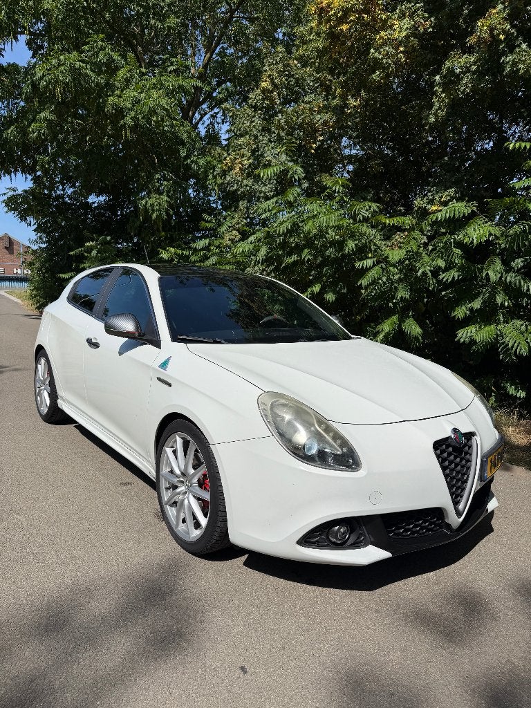 Alfa Romeo Giulietta 2.0 JtdM | AUTOMAAT | Nieuwe APK, Euro 5, 1956 cc, Zwart, 4 cilinders