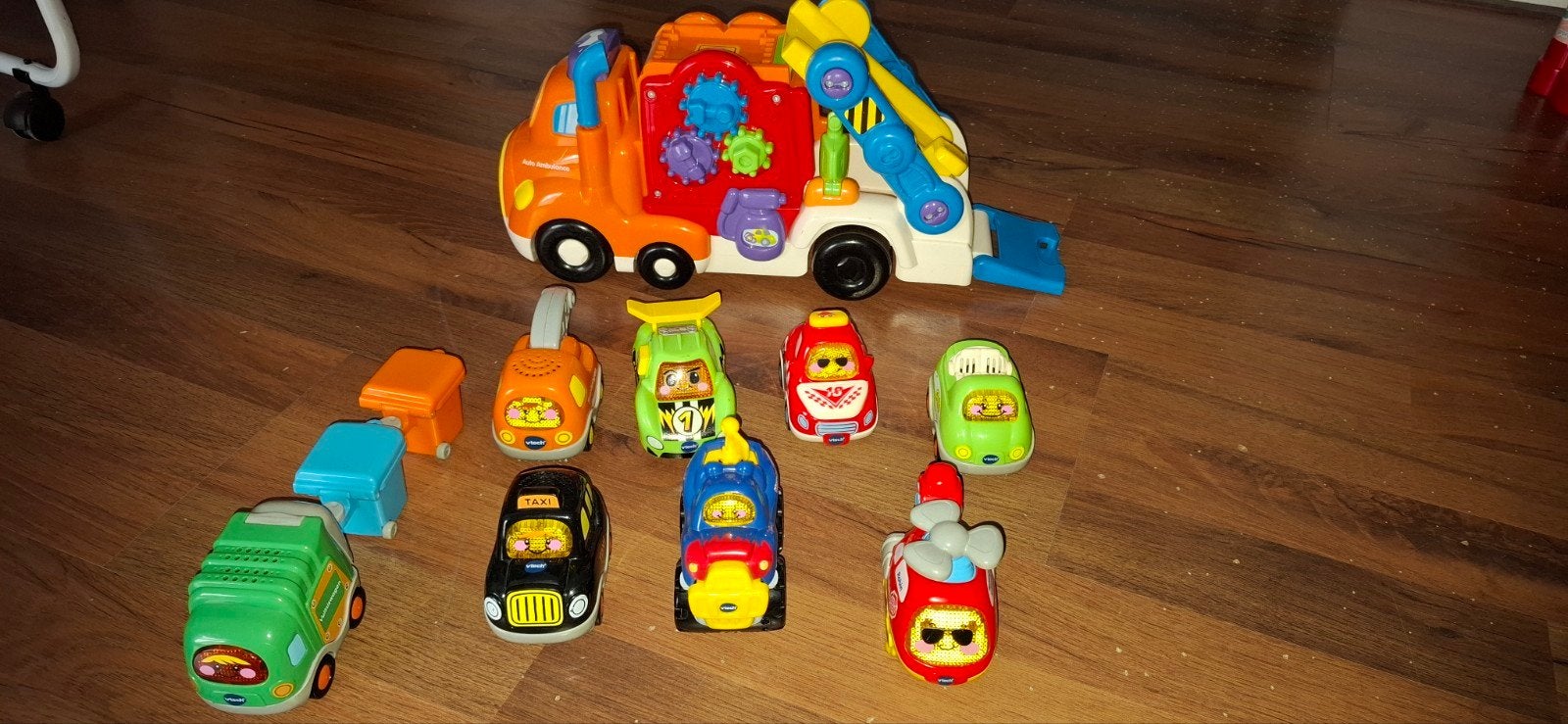 V-tech toet toet autogarage auto ambulance met auto's, Kinderen en Baby's, Ophalen, 2 tot 4 jaar