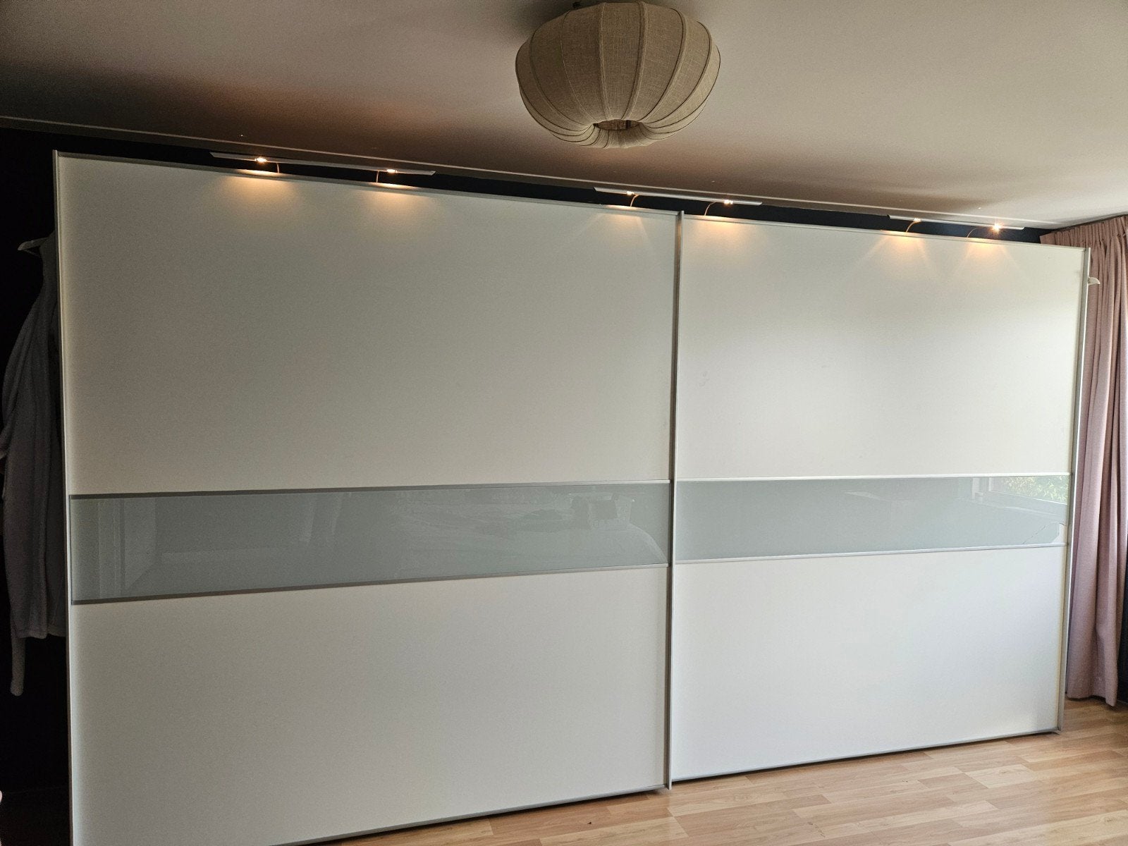 Gratis Grote kledingkast met schuifdeuren en verlichting, Met lade(s), Gebruikt, 200 cm of meer, 200 cm of meer