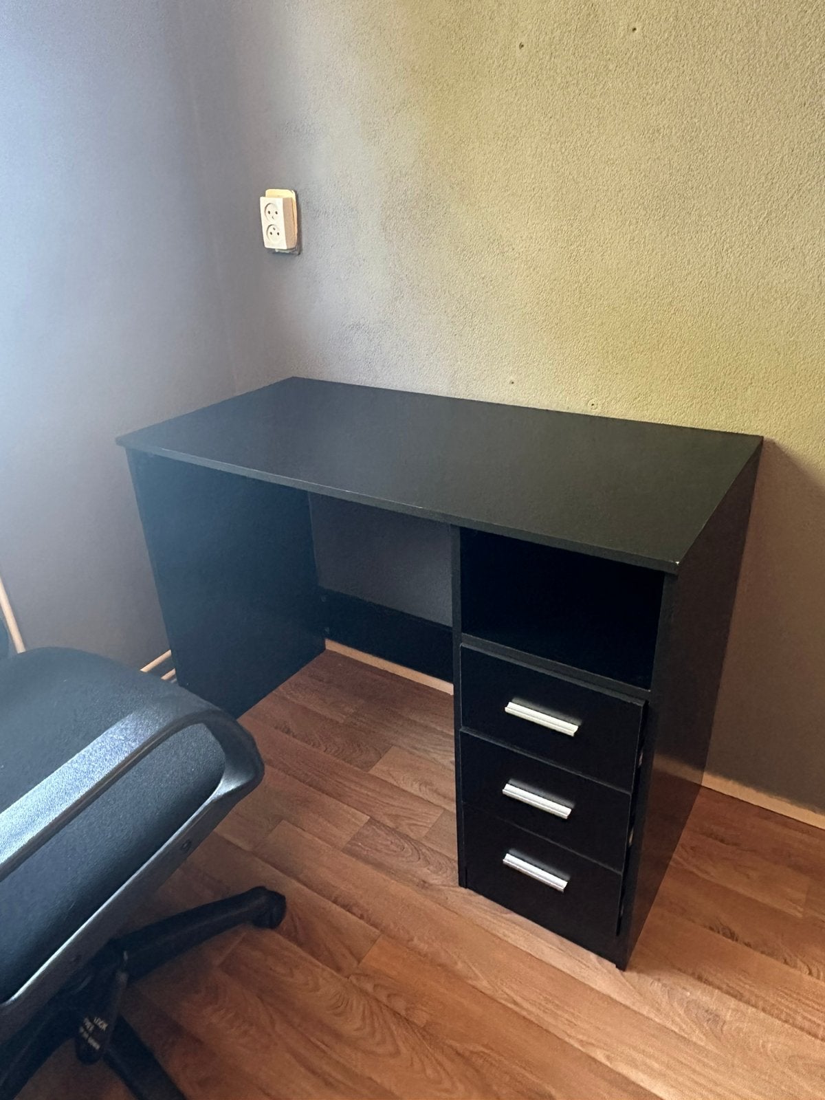 Bureau, Ophalen, Zo goed als nieuw