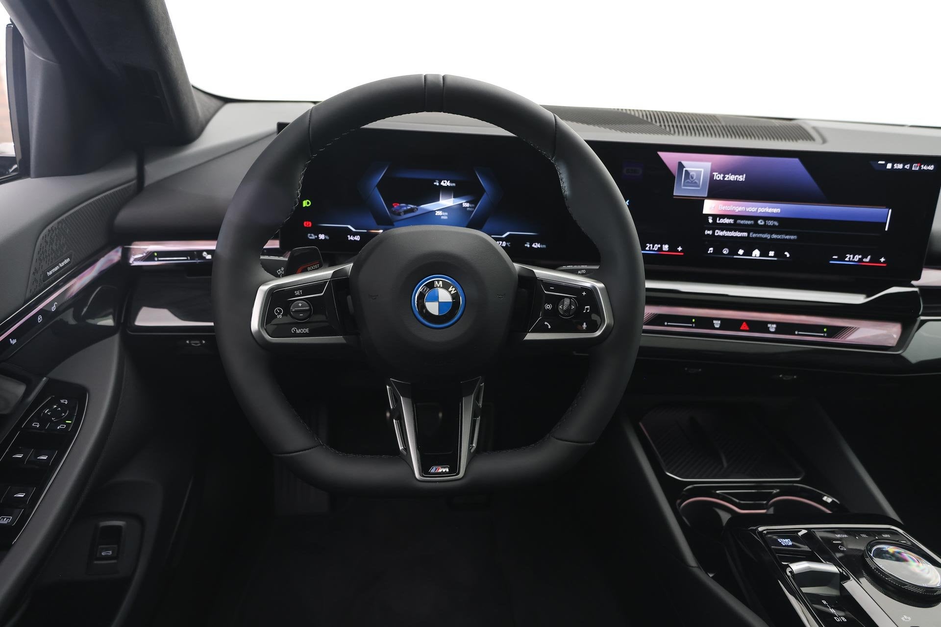 BMW i5 eDrive40 M Sport / Panoramadak / Trekhaak / Adaptieve, Auto's, Automaat, Achterwielaandrijving, Zwart, Nieuw