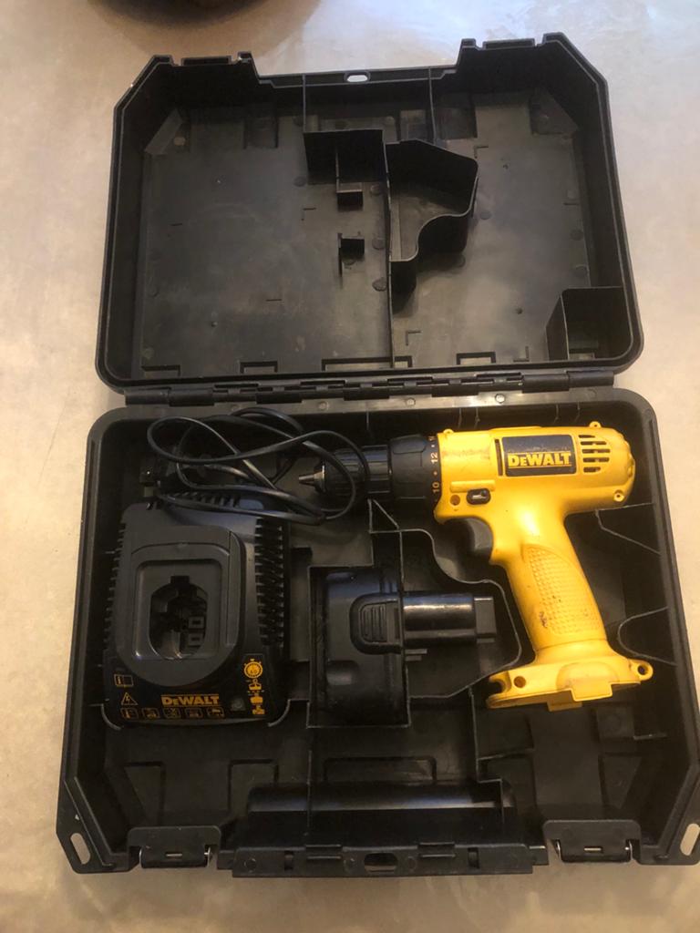 DeWalt Boor- en Schroefmachine 12V met lader en accu, Ophalen of Verzenden, Gebruikt, Minder dan 400 watt, Boor- en Schroefmachine