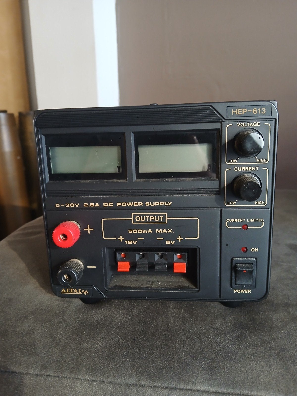 ALTAIM HEP-613 DC Voeding 0-30V 2.5A, Ophalen of Verzenden, Gebruikt