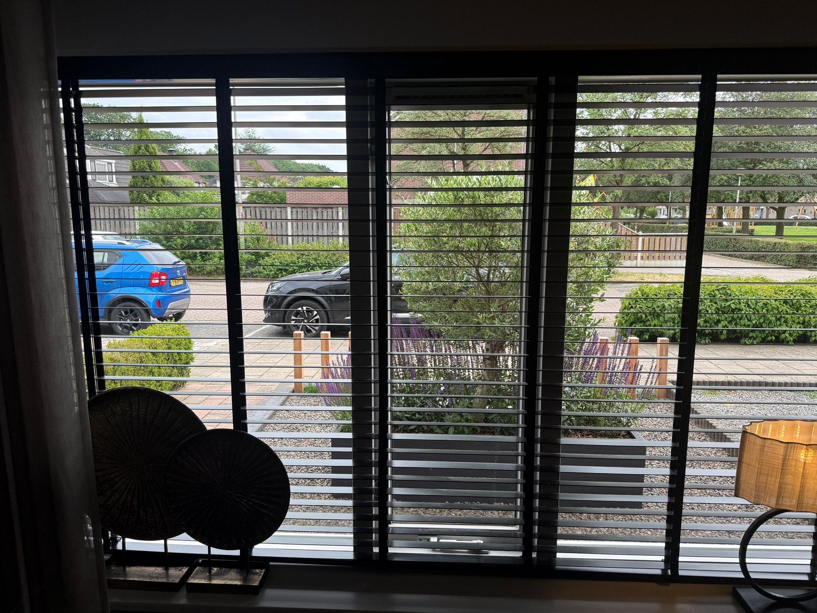 zwarte jaloezieën, Huis en Inrichting, Stoffering | Gordijnen en Lamellen, Ophalen, Zo goed als nieuw, 200 cm of meer