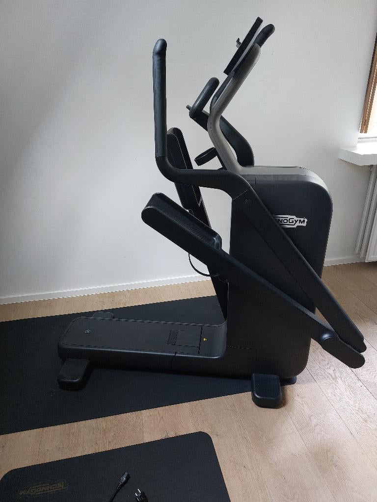 Technogym Elliptical Crosstrainer, Sport en Fitness, Fitnessapparatuur, Ophalen, Zo goed als nieuw, Crosstrainer, Metaal