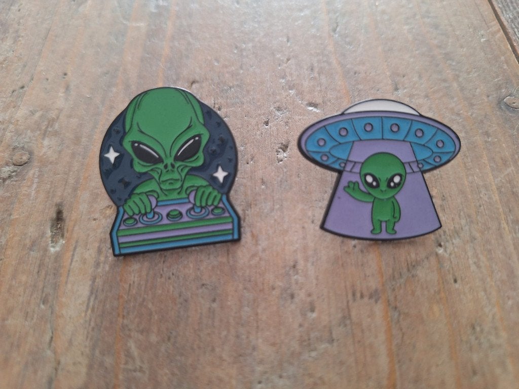 2 leuke alien pins te koop, Verzamelen, Speldjes, Pins en Buttons, Nieuw, Speldje of Pin, Overige onderwerpen, Ophalen of Verzenden