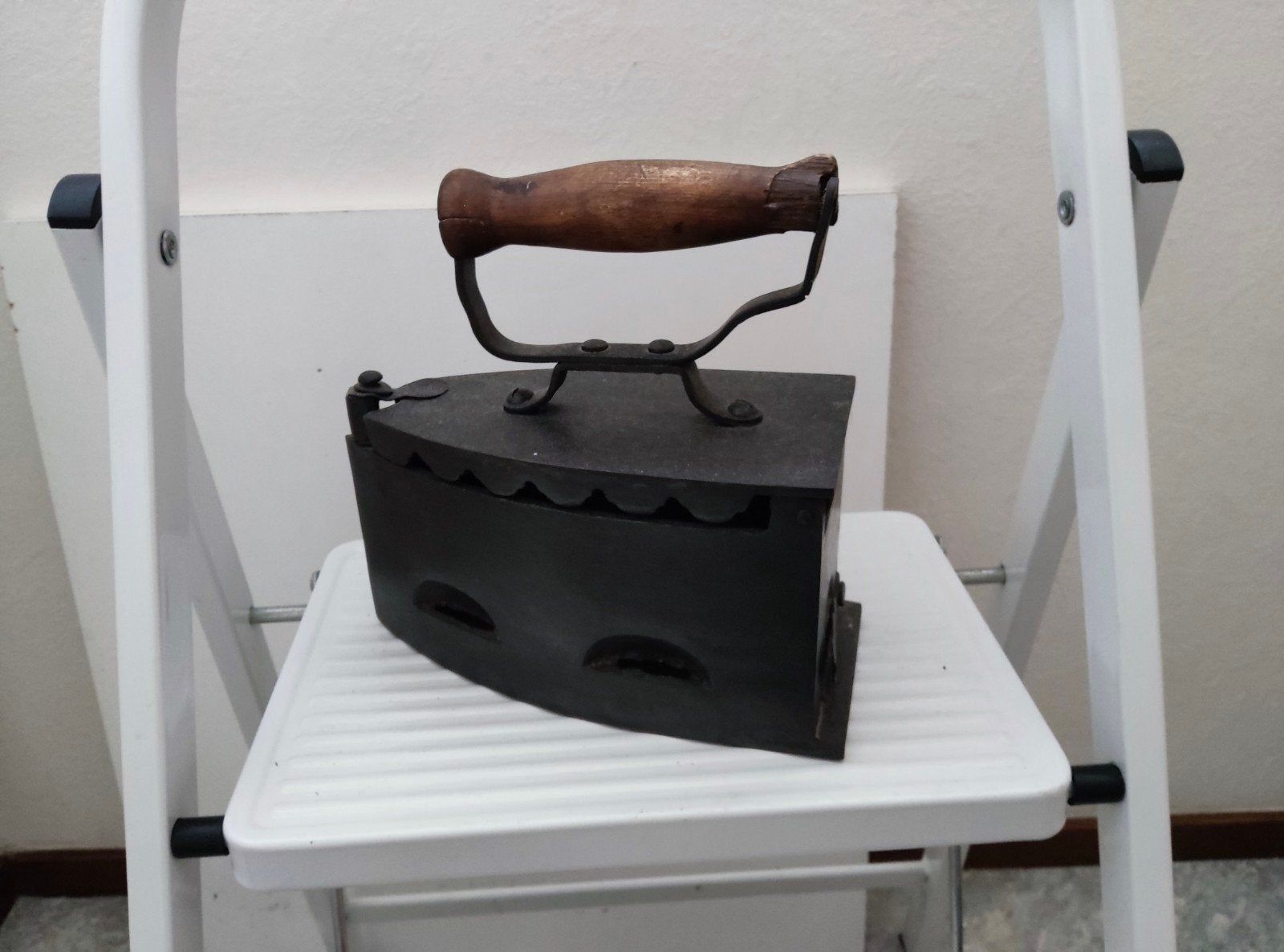Antiek strijkijzer
Zeer zwaar, Antiek en Kunst, Ophalen of Verzenden