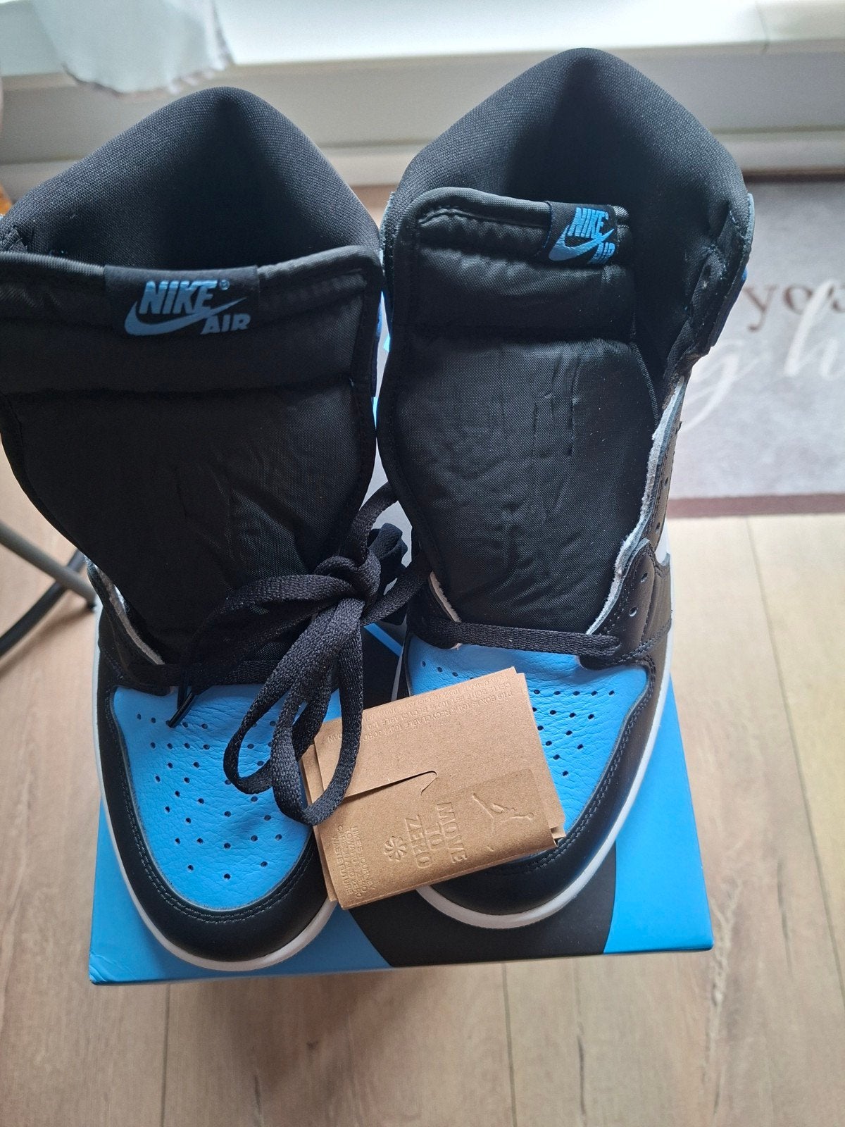 Nike Air Jordan 1 Retro High OG "UNC Toe" – Brand New – EU 4, Blauw, Nike, Nieuw, Ophalen of Verzenden