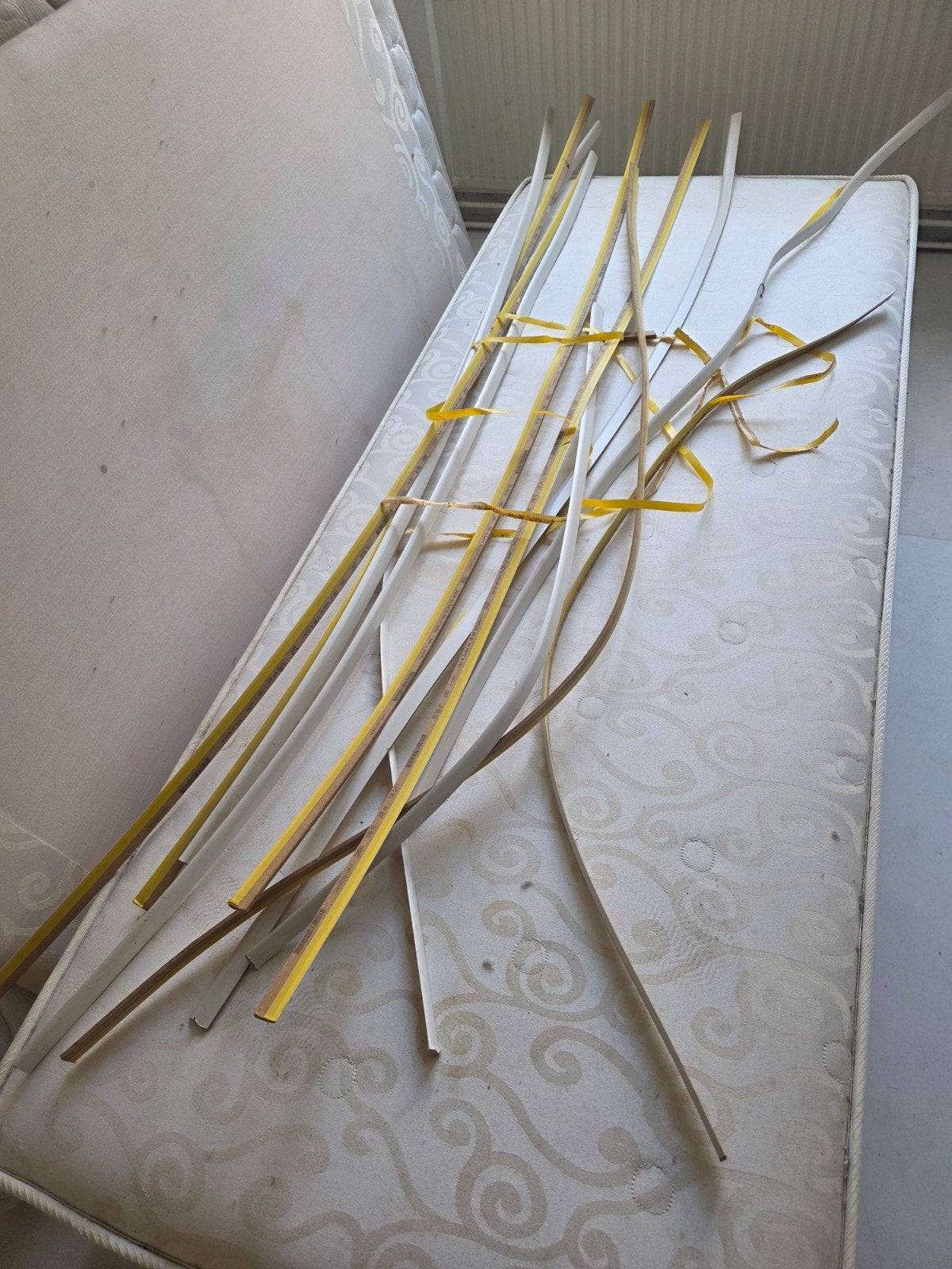 10 witte plinten en resten, Ophalen, Mdf, 200 tot 250 cm, Plinten