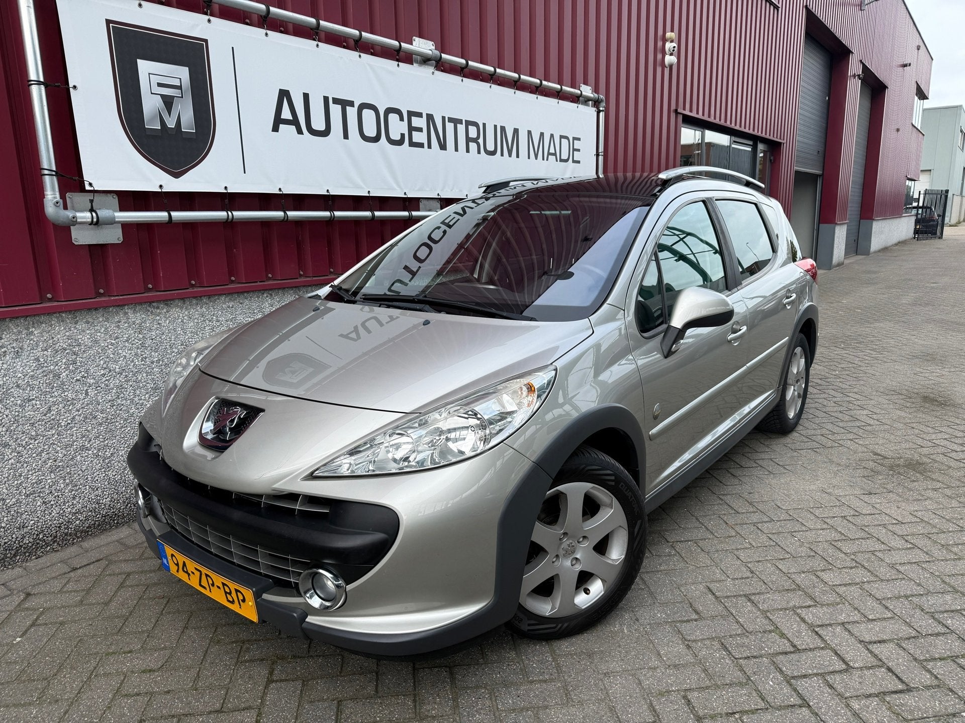 Peugeot 207 SW Outdoor 1.6 VTi XS // 120 DKM NAP // Clima //, Gebruikt, 4 cilinders, Leder en Stof, 1110 kg