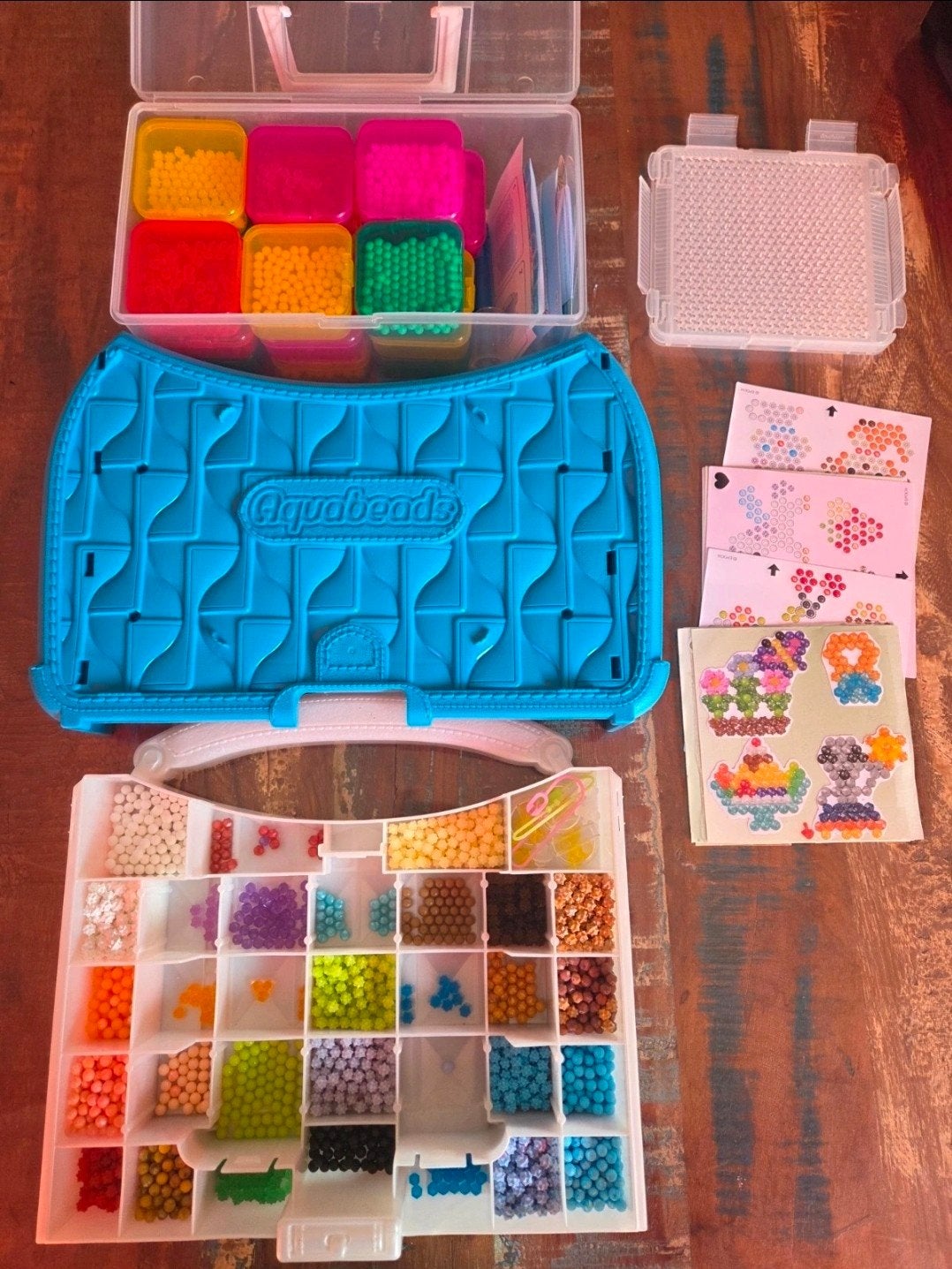 aquabeads in koffer, Ophalen of Verzenden, Zo goed als nieuw, Knutselset, Overige merken