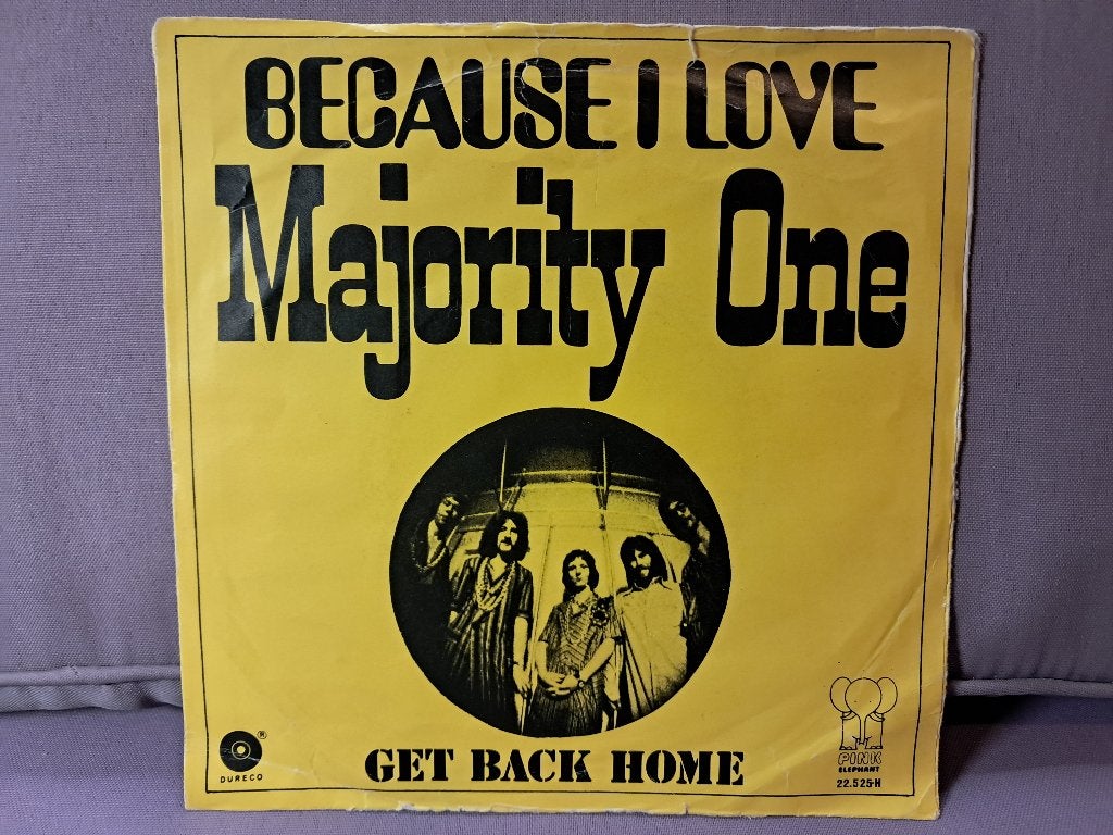 45t. Majority One - Because I Love. vg+/ex, Gebruikt, 7 inch, Ophalen of Verzenden, Pop