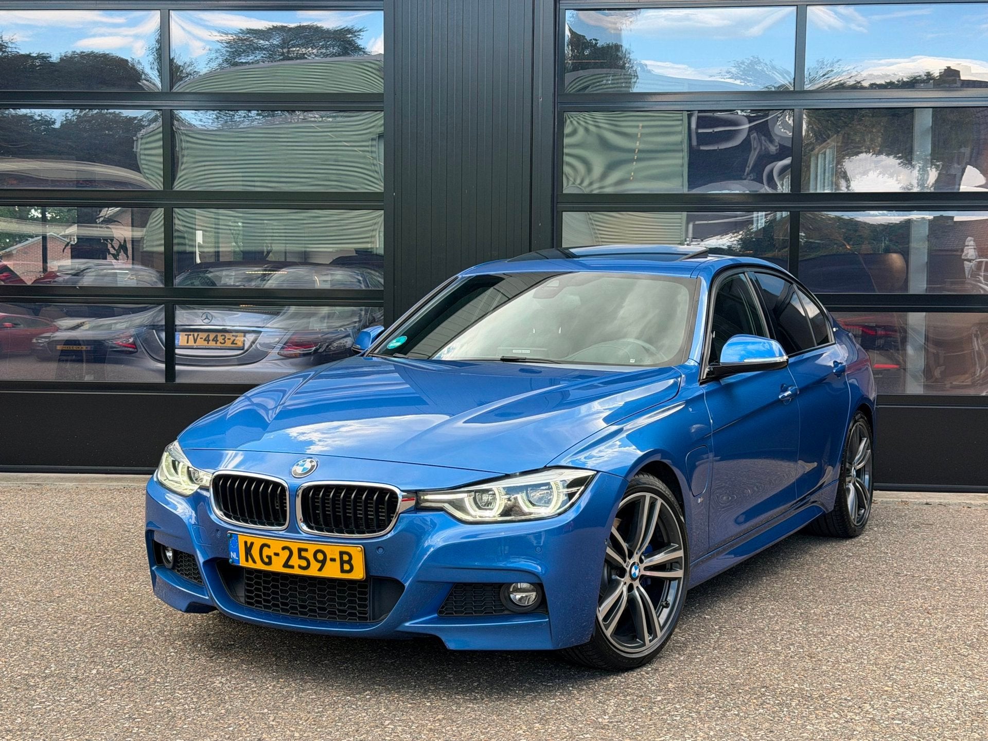 BMW 3-serie 330e M-Sport High Exe Pano Camera Shadowline, Auto's, BMW, Automaat, 1998 cc, Achterwielaandrijving, Gebruikt