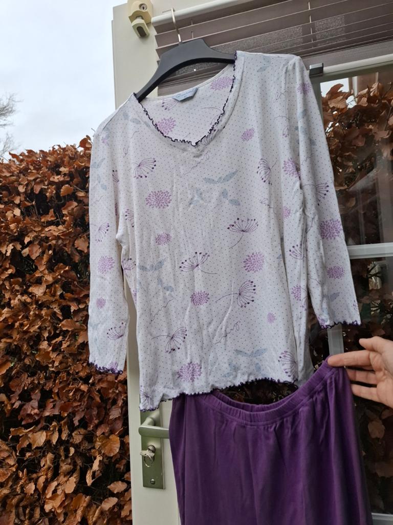 Pyama. Broek met shirt lange mouw. Maat 42. Mooie kwaliteit, Comtessa, Ophalen of Verzenden, Zo goed als nieuw, Maat 42/44 (L)