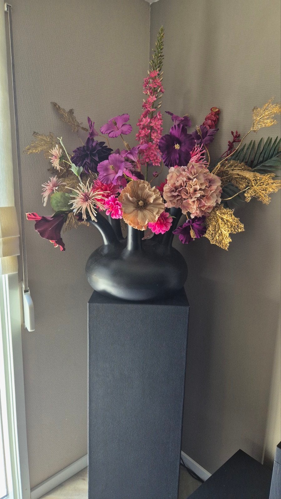Zwarte tulpenvaas met kunstbloemen - Zo goed als nieuw, Ophalen, Overige materialen, Zwart, Inclusief decoratie