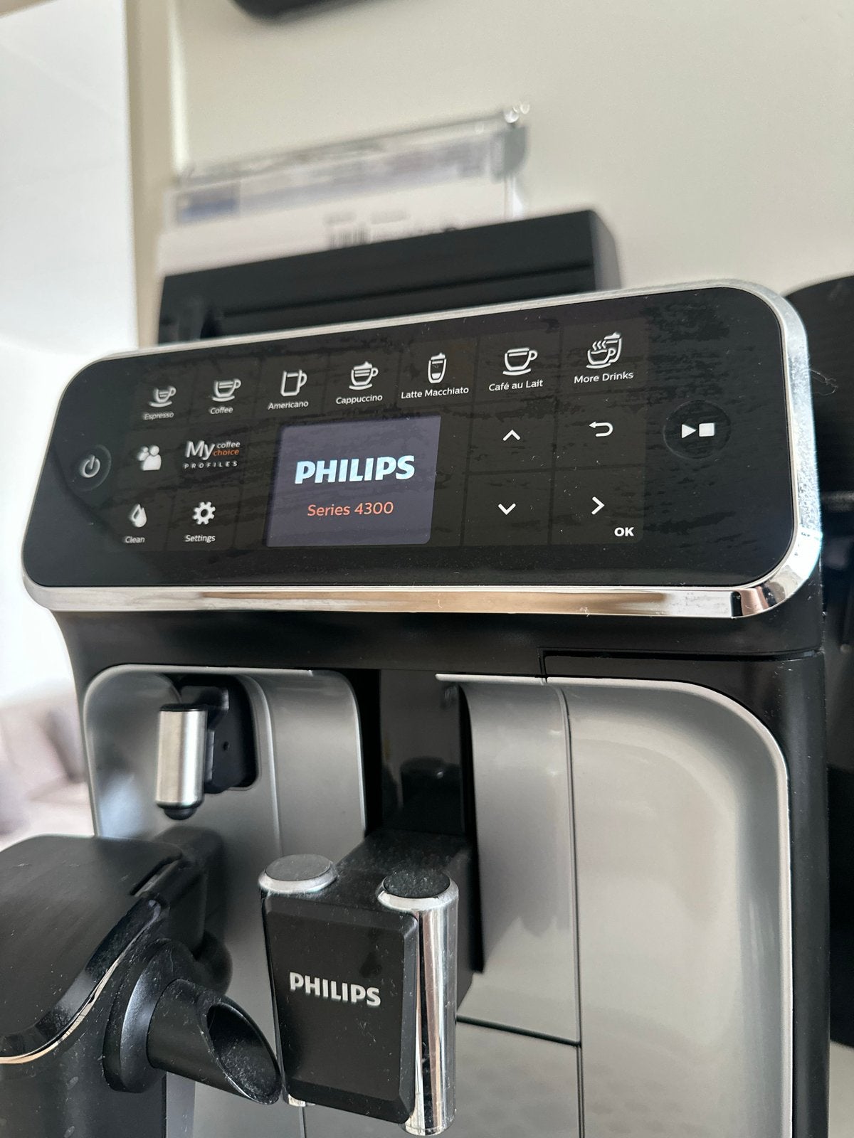 Philips Series 4300 Volautomatische Espressomachine, Witgoed en Apparatuur, Koffiezetapparaten, Afneembaar waterreservoir, Espresso apparaat