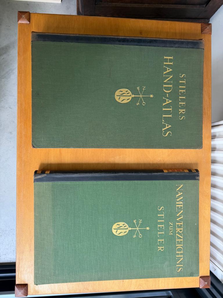 Stielers Handatlas & Namenregister 1925-1926, Boeken, Gelezen, Overige atlassen, Ophalen of Verzenden, 1800 tot 2000