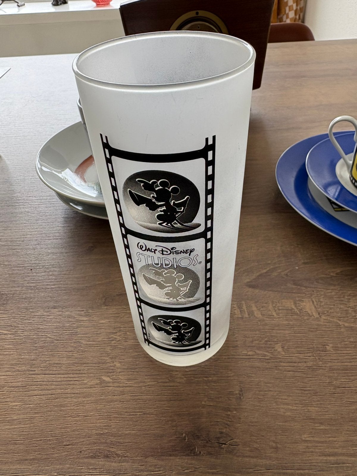 Disney Donald Duck Mok & Walt Disney Studios Glas, Verzamelen, Disney, Ophalen, Donald Duck, Zo goed als nieuw, Servies