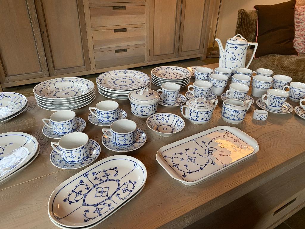 Jäger Eisenberg Saksisch Blauw porselein servies (73 delig), Huis en Inrichting, Keuken | Servies, Ophalen, Gebruikt, Overige stijlen