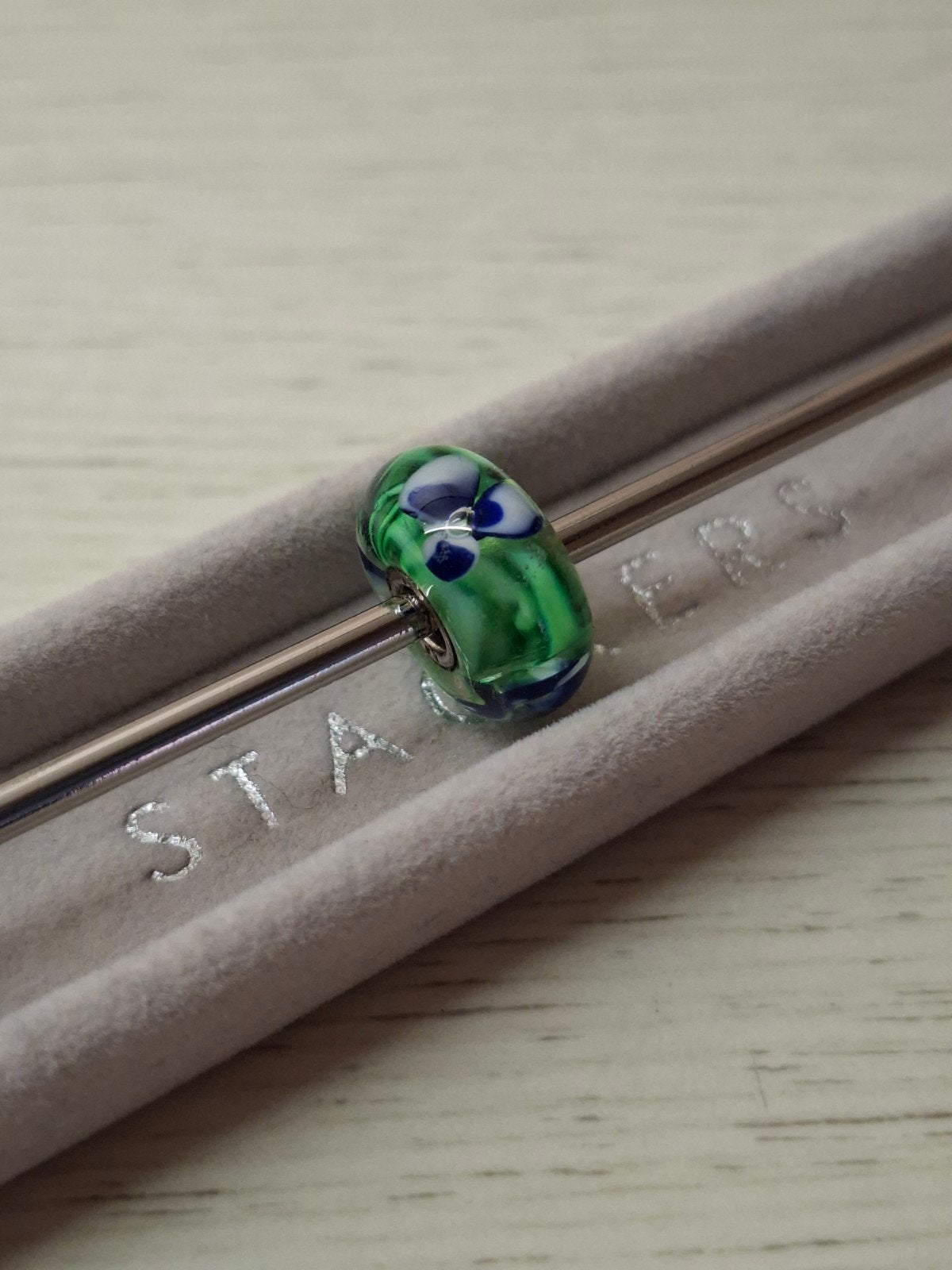Trollbeads glasbead blauwe bloemen, Ophalen of Verzenden, Zo goed als nieuw, Glas of Kristal, Trollbeads