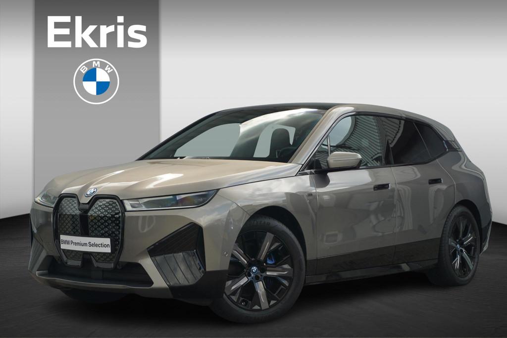 BMW iX M60 High Executive 112 kWh | Trekhaak / Parking Assis, Auto's, BMW, Automaat, Gebruikt, Met garantie (alle), 375 min