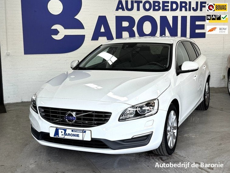 Volvo V60 1.5 T3 Polar+ dealer onderhouden, Stof, 4 cilinders, Wit, Origineel Nederlands