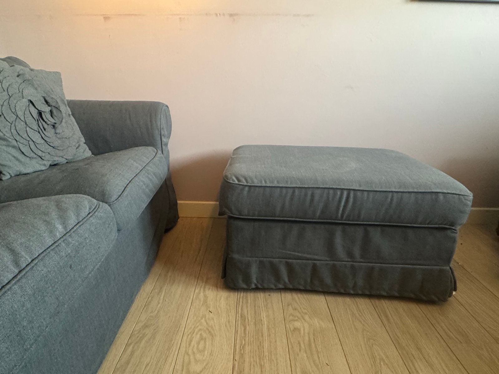 Grijze ikea ektorp 3zits bank met hocker en rode hoes, Ophalen, Gebruikt, Driepersoons, 75 tot 100 cm