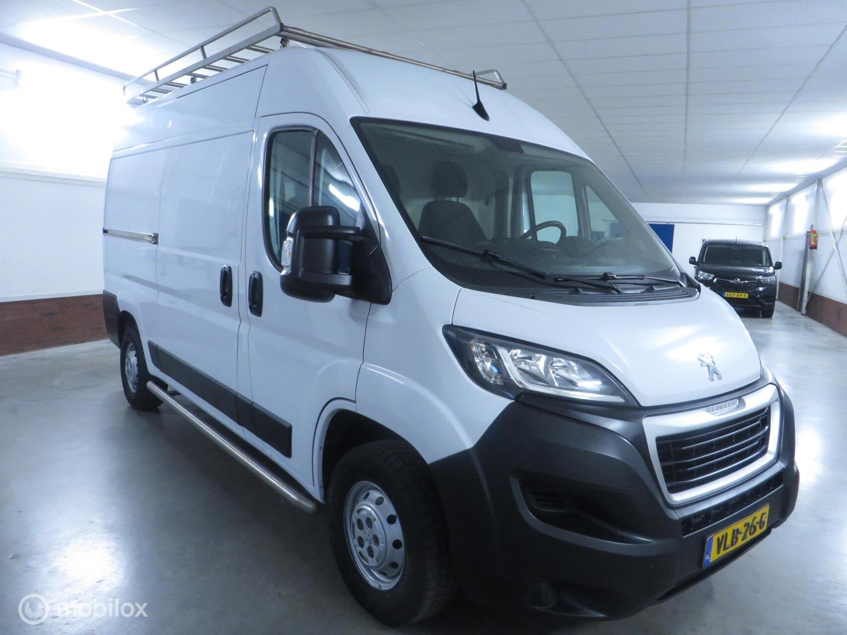 Peugeot Boxer Bestel 333 2.2 BlueHDi 140 L2H2 Premium, Auto's, Bestelauto's, Gebruikt, Euro 6, 4 cilinders, 2500 kg