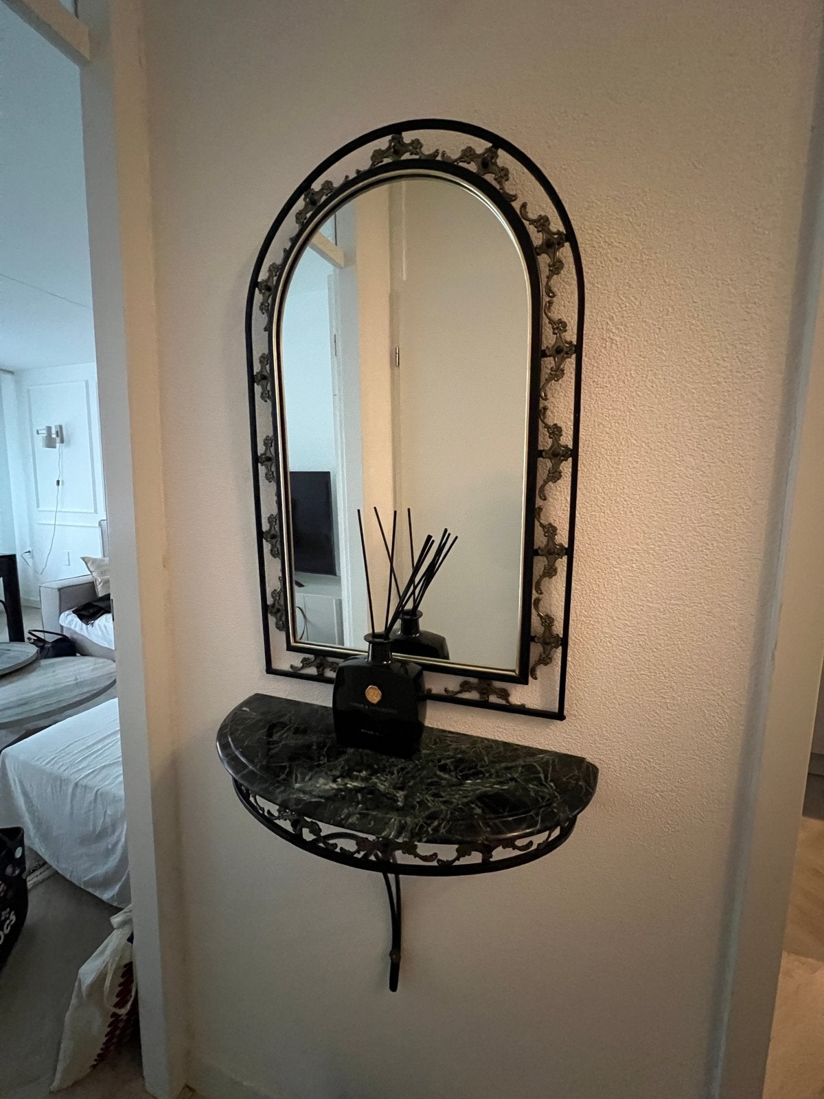 Decoratieve spiegel met marmeren console, Ophalen, Gebruikt, 100 tot 150 cm, Overige vormen