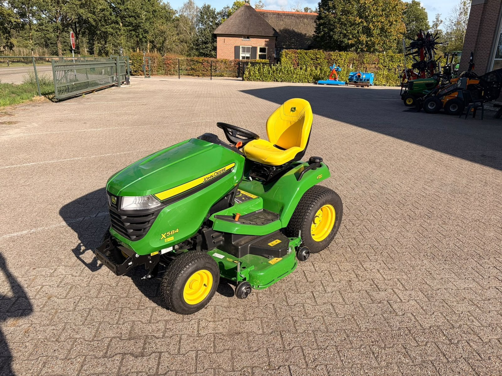 *Actie* nieuwe John Deere X 584 4 wiel gestuurd 122cm dek, Elektrische starter, Nieuw, 120 cm of meer, Ophalen
