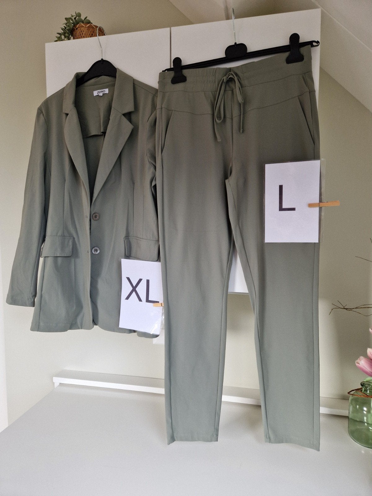 Zoso travelstof pak met lange blazer - Groen, Kostuum of Pak, Maat 46/48 (XL) of groter, Ophalen of Verzenden, Zo goed als nieuw