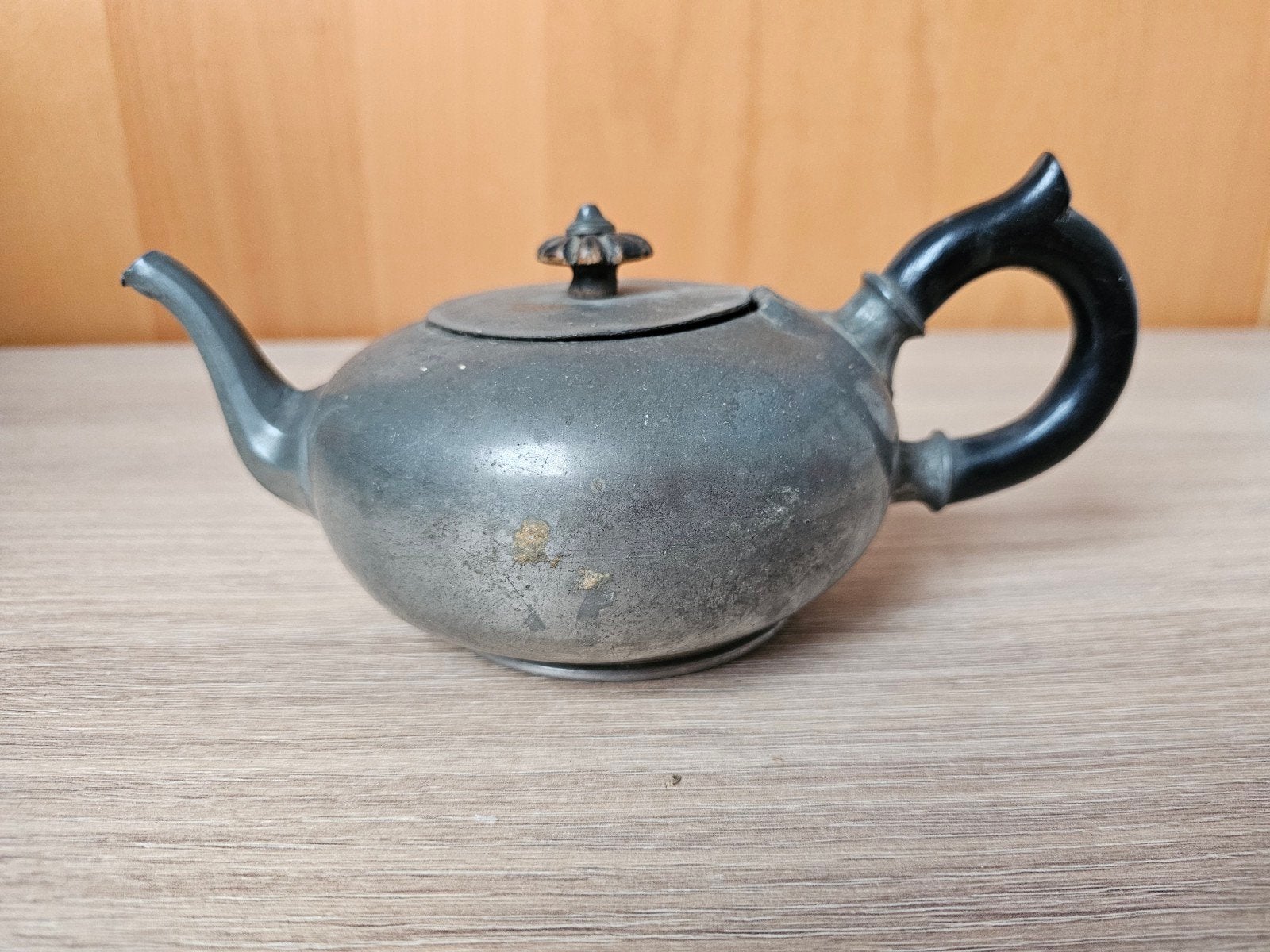 Antieke tinnen theepot met houten handvat, Ophalen of Verzenden