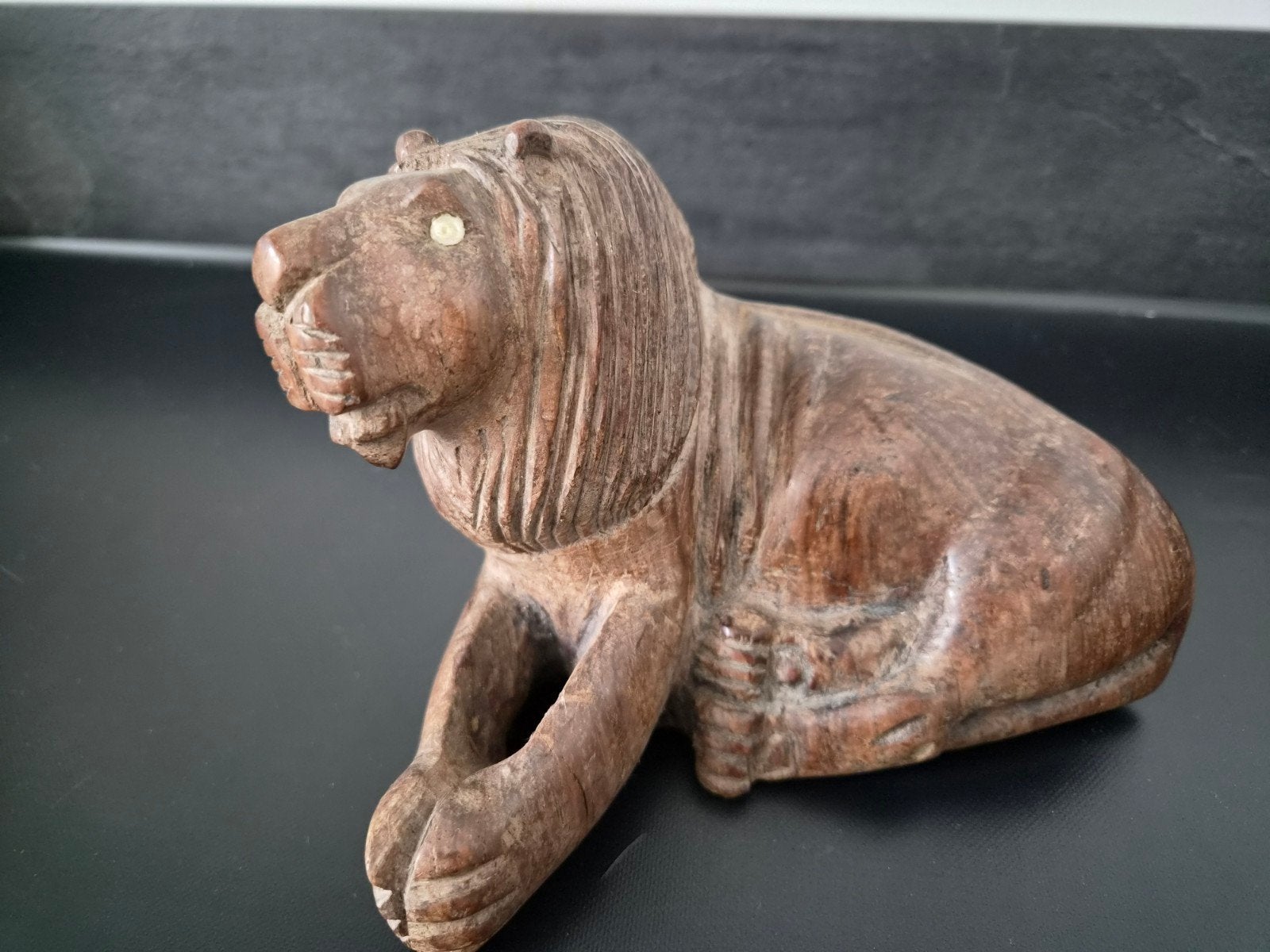 Massief handgesneden houten beeldje leeuw., Ophalen of Verzenden