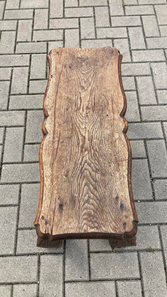 Houten salontafel met bewerkte poten, Ophalen of Verzenden