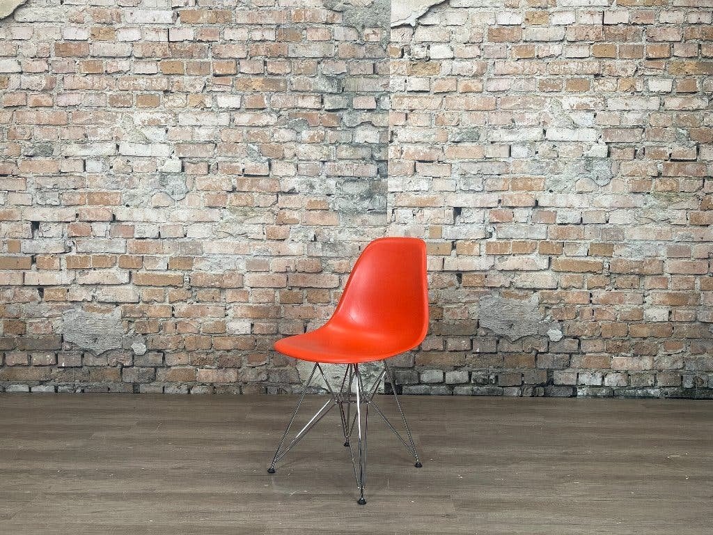 Vitra DSR – Roodoranje kunststof | Charles & Ray Eames, Ophalen, Kunststof, Overige kleuren, Design