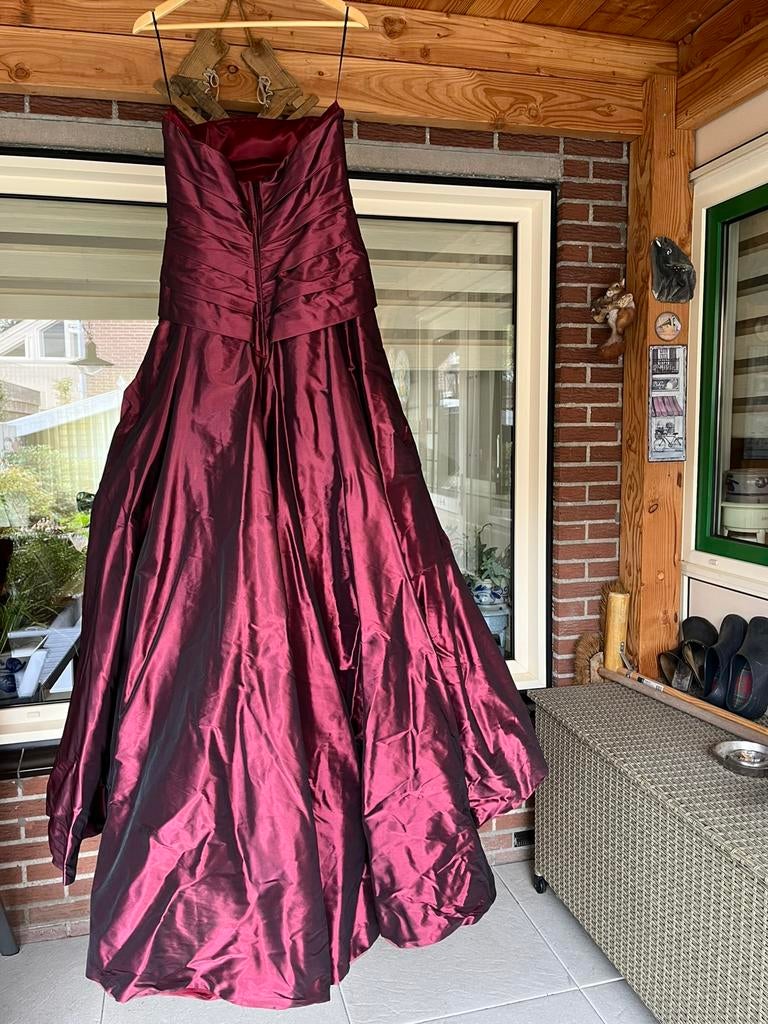 Rode trouwjurk met accessoires, Ophalen, Zo goed als nieuw, Rood, Trouwjurk