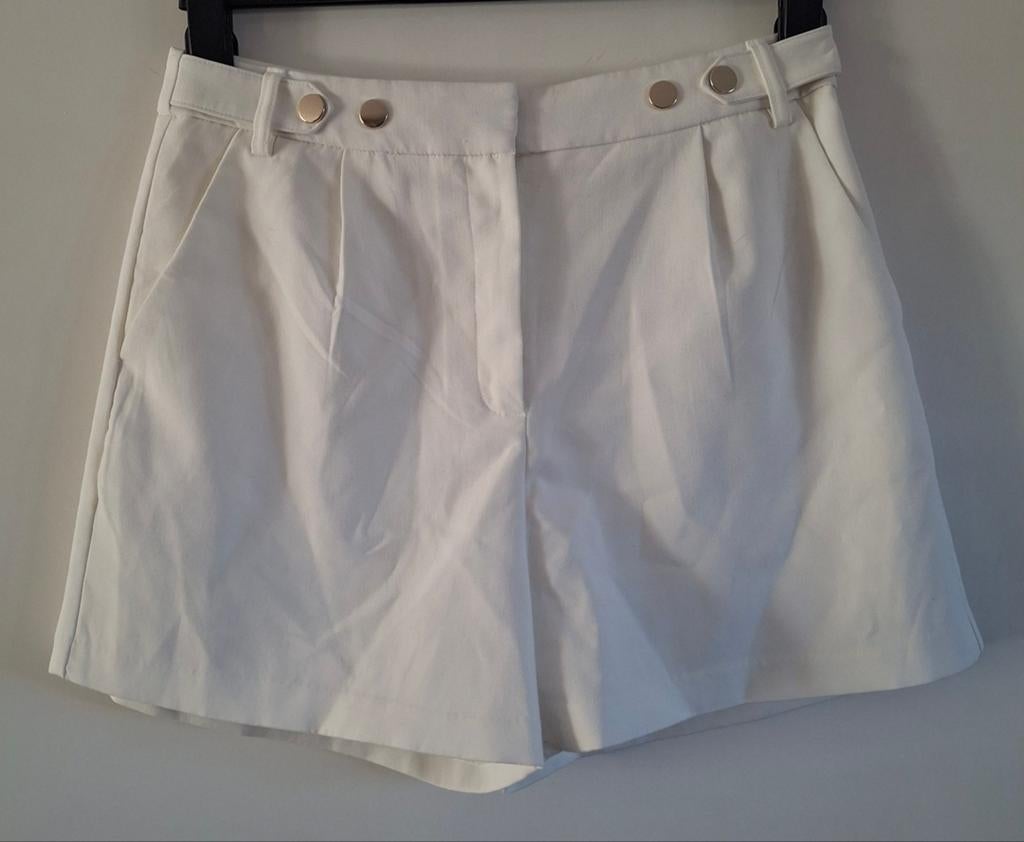 Lefties mooie short/ korte broek wit maat M
Hele mooie short, Kleding | Dames, Maat 38/40 (M), Kort, Wit, Ophalen of Verzenden